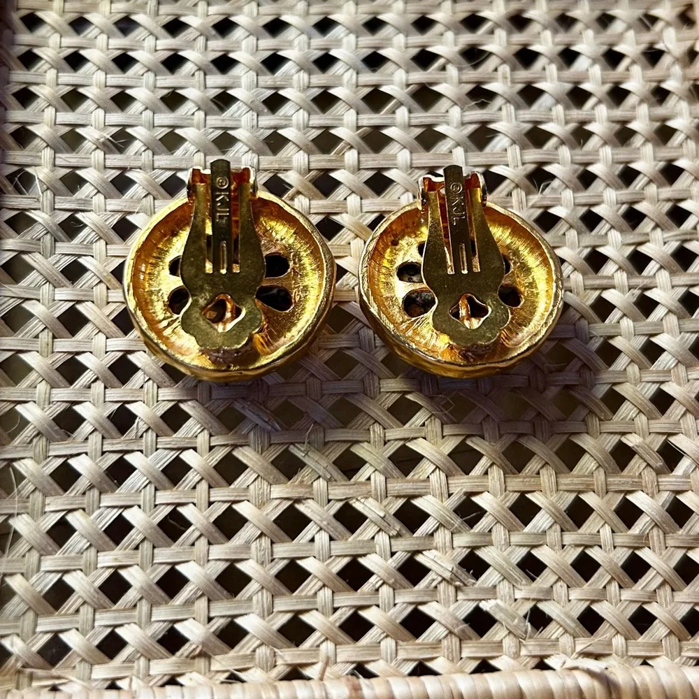 Vntg Kenneth Jay Lane KJL Gold and Black Round Earrings with unique stone center - Picture 3 of 7